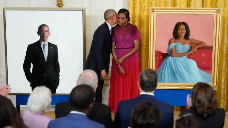 Obamalar Başkanlık Portreleri İçin Beyaz Saray'da