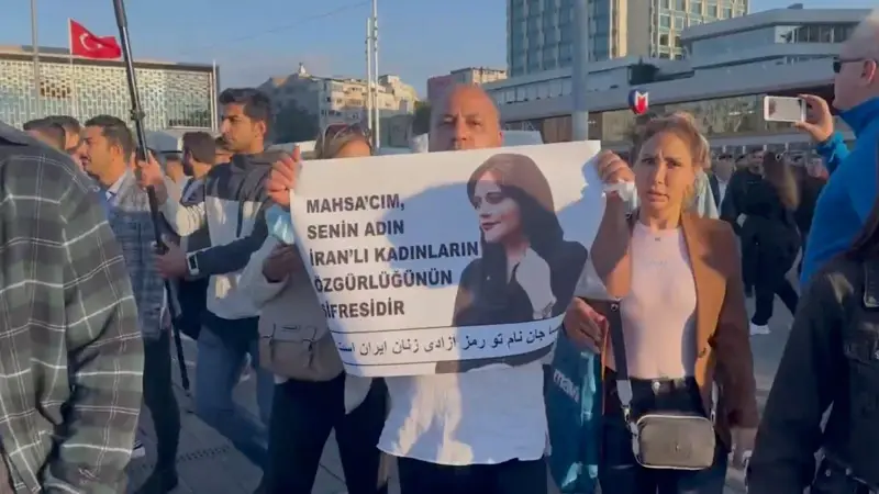 Taksim'deki İran Protestosunda En Az 10 Gözaltı