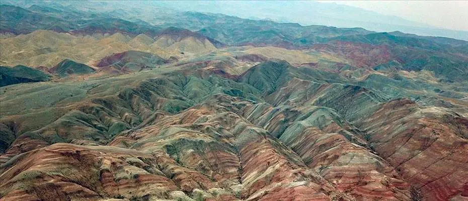 Iğdır'daki Gökkuşağı Tepeleri farklı yaş gruplarından doğaseverleri ağırlıyor