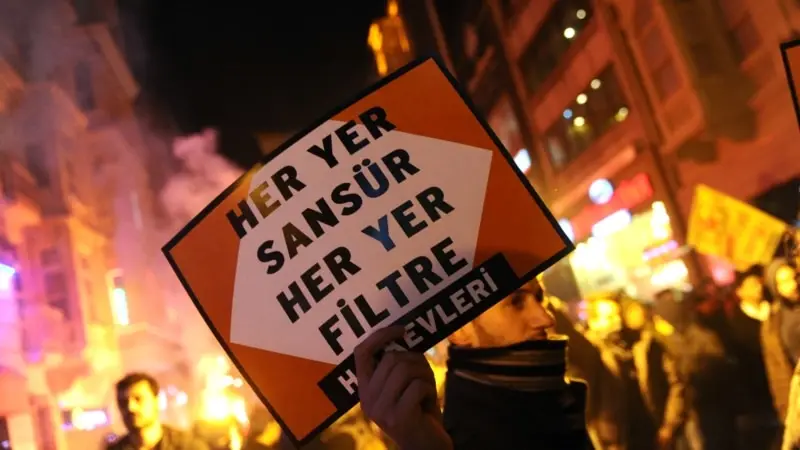 “Özgür Olmayan Ülkeler Arasındaki Türkiye'de İnternet Özgürlüğü Azalmaya Devam Ediyor”