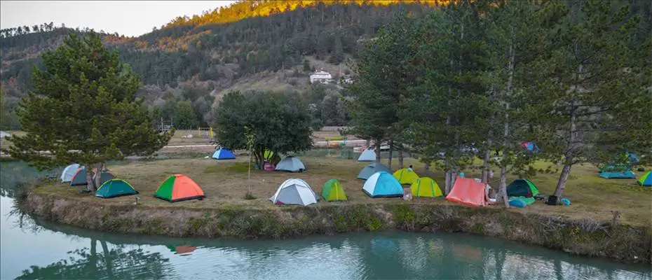 Kastamonu'da turizm fakültesi öğrencileri kamplarla doğa turizmini öğreniyor