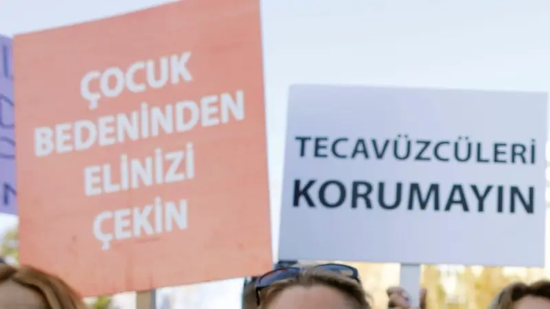 Cinsel İstismar Skandalında İki Kişi Tutuklandı