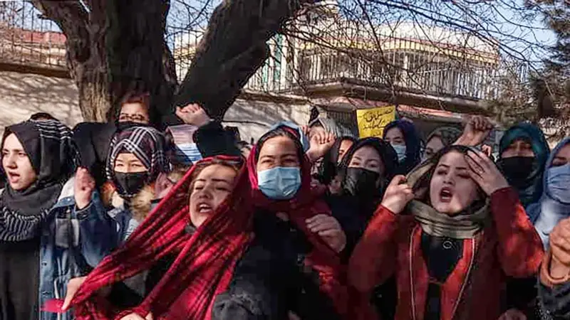 Kadınlara Üniversite Yasağına Tepki ve Protestolar
