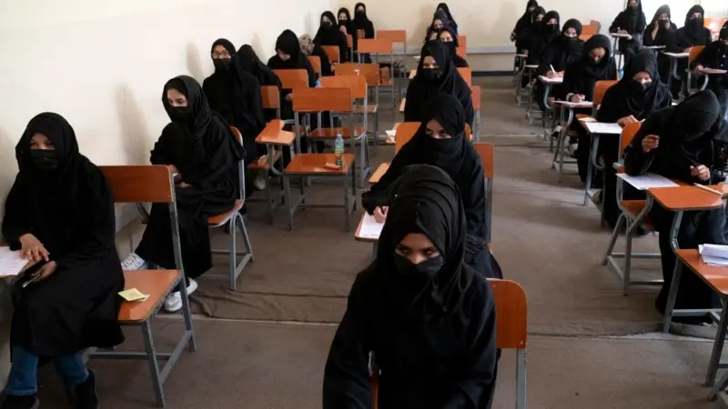 Taleban’dan Kadınlara Üniversite Yasağı