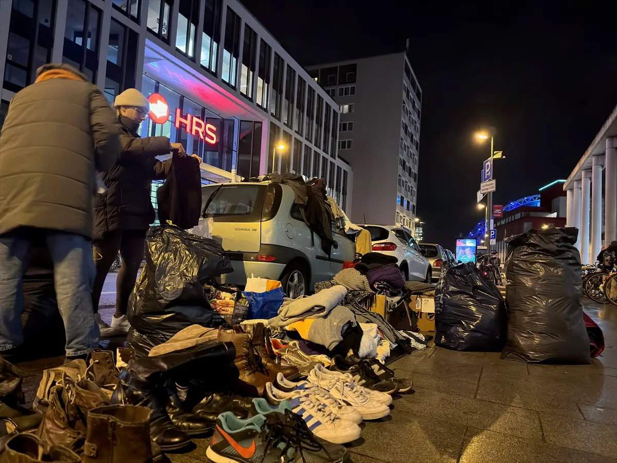 Türkler sokakta yaşayanların soğuktan etkilenmemesi için seferber oluyor