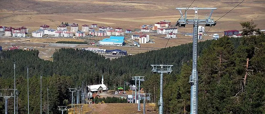 Cıbıltepe'de sezon açılmasa da tatilciler kayak keyfi yaşadı