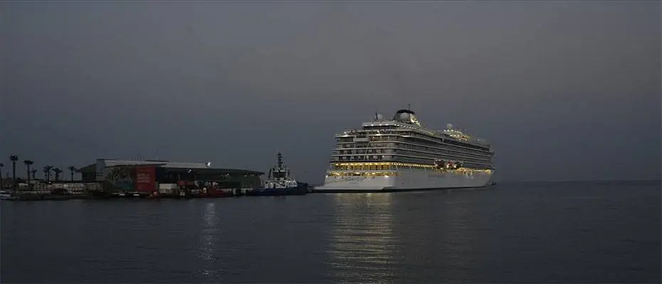Kuşadası'na yılın ilk kruvaziyer gemisi geldi