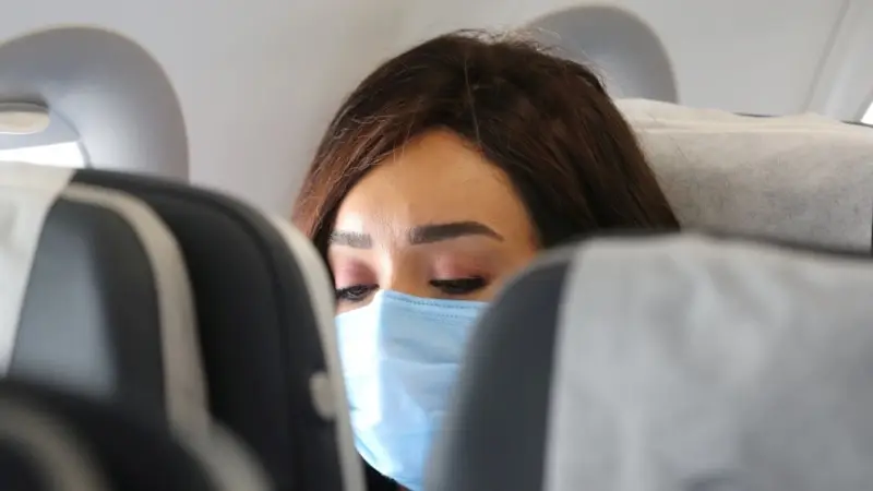 WHO'dan Uzun Uçuşlarda Maske Tavsiyesi