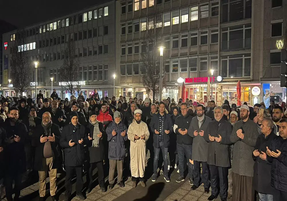 Nürnberg'in meydanında depremzedeler için dualar edildi