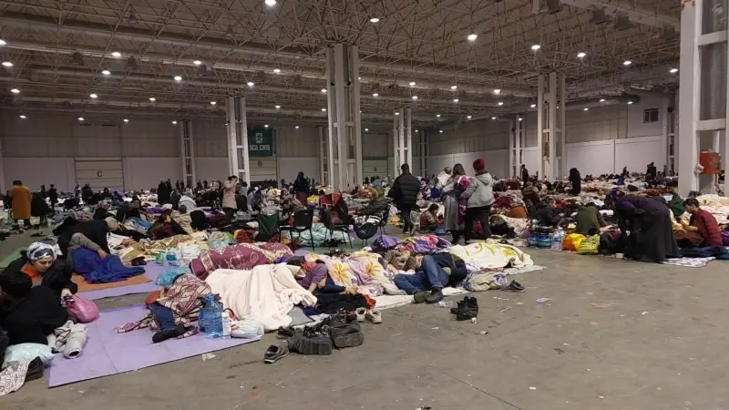 Depremzedeler Geceyi Fuar Merkezinde Geçiriyor