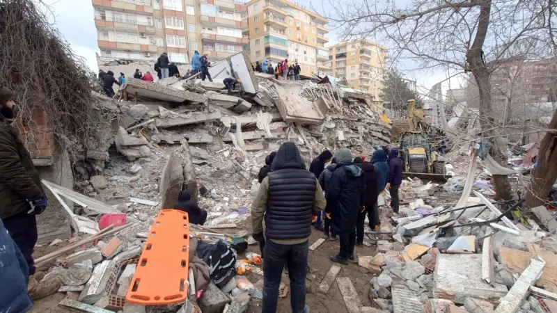 Diyarbakır’da Yıkılan Binaların Kolonları mı Kesildi?