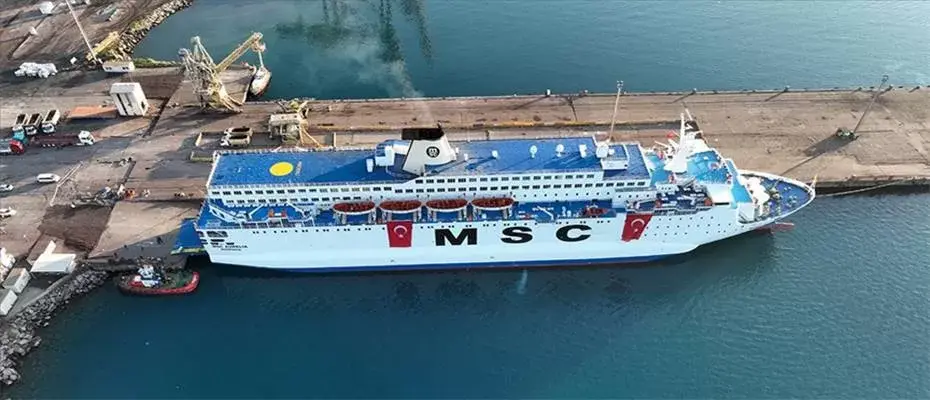İskenderun Limanı'na demirleyen yolcu gemisi, depremzede ailelere yuva oldu