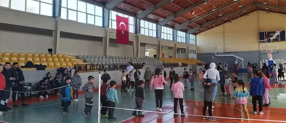 İzmir ve çevre illerdeki yurt ve tesislerde çok sayıda depremzede ağırlanıyor
