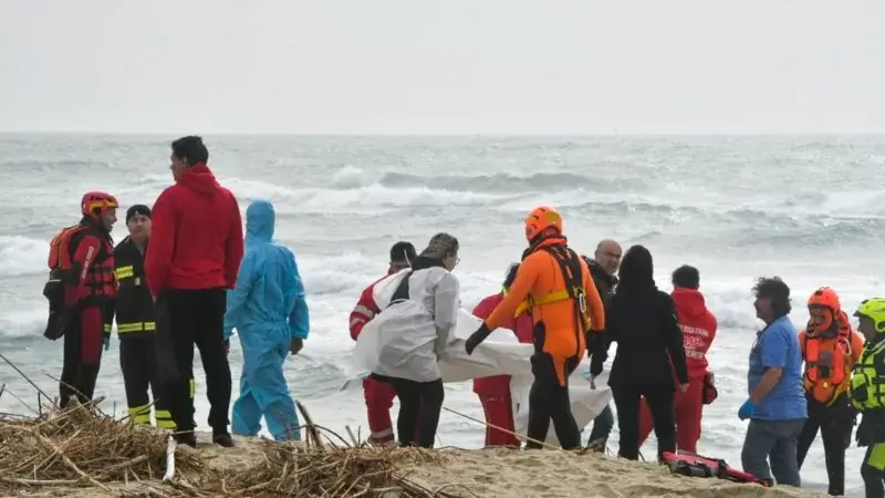 İzmir'den Yola ÇıkanTekne Battı: Onlarca Can Kaybı