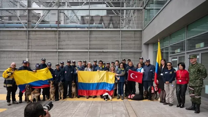 Kolombiya Türkiye’ye 20 Uzman ve 8 Köpek Gönderdi