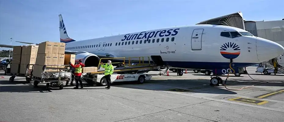 SunExpress, deprem bölgesinden yaklaşık 12 bin kişiyi tahliye etti