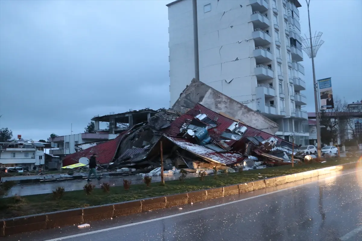 Depremin merkez üssü Pazarcık'ta arama kurtarma çalışmaları sürüyor