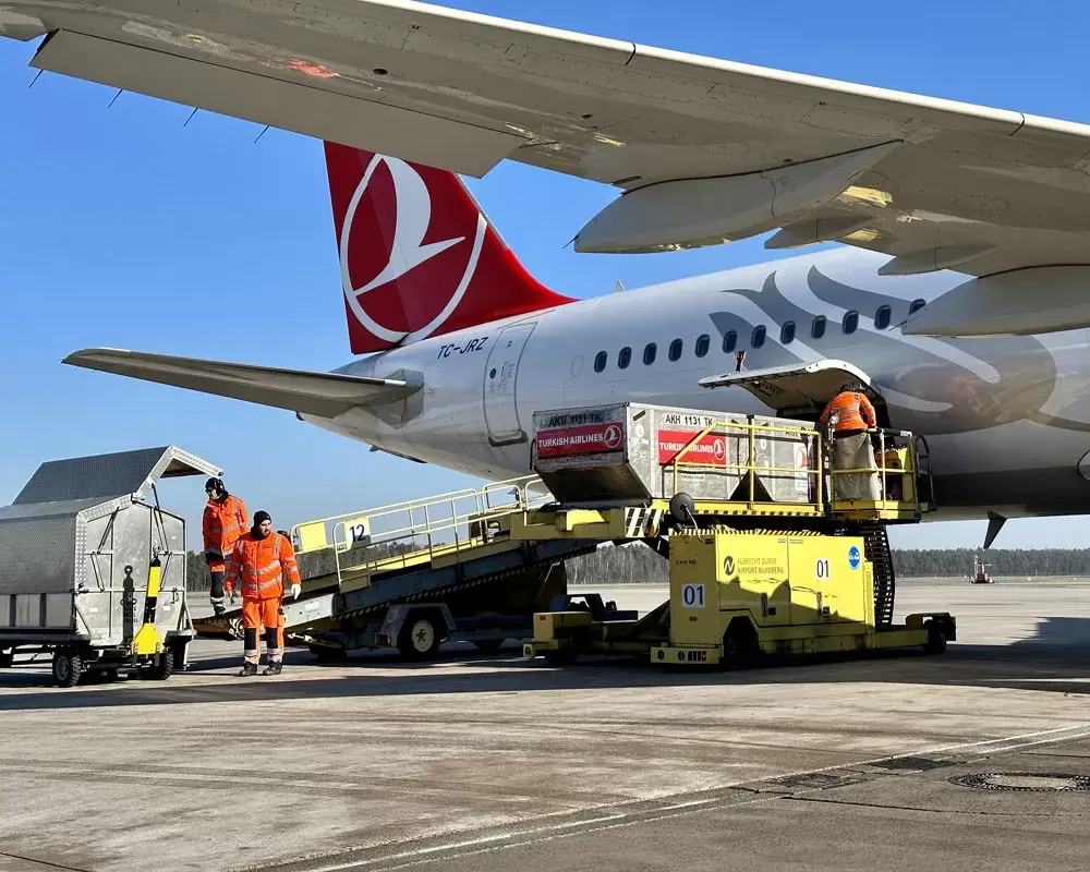 Türkiye'ye yardım uçuşları sürüyor