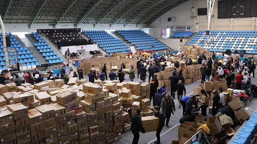 Almanya'da yaşayan Türklerin topladığı yardım Türkiye'ye getirildi