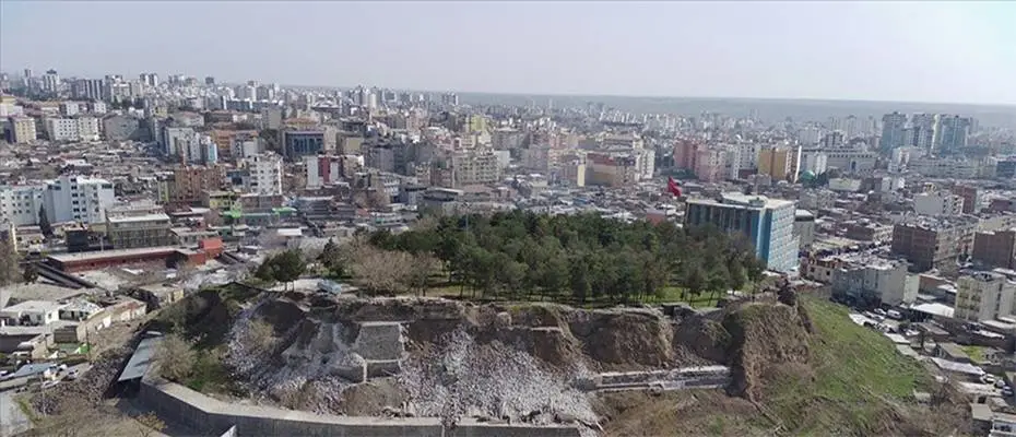 ‘Asrın felaketi’nde tarihi Siverek Kalesi de hasar gördü