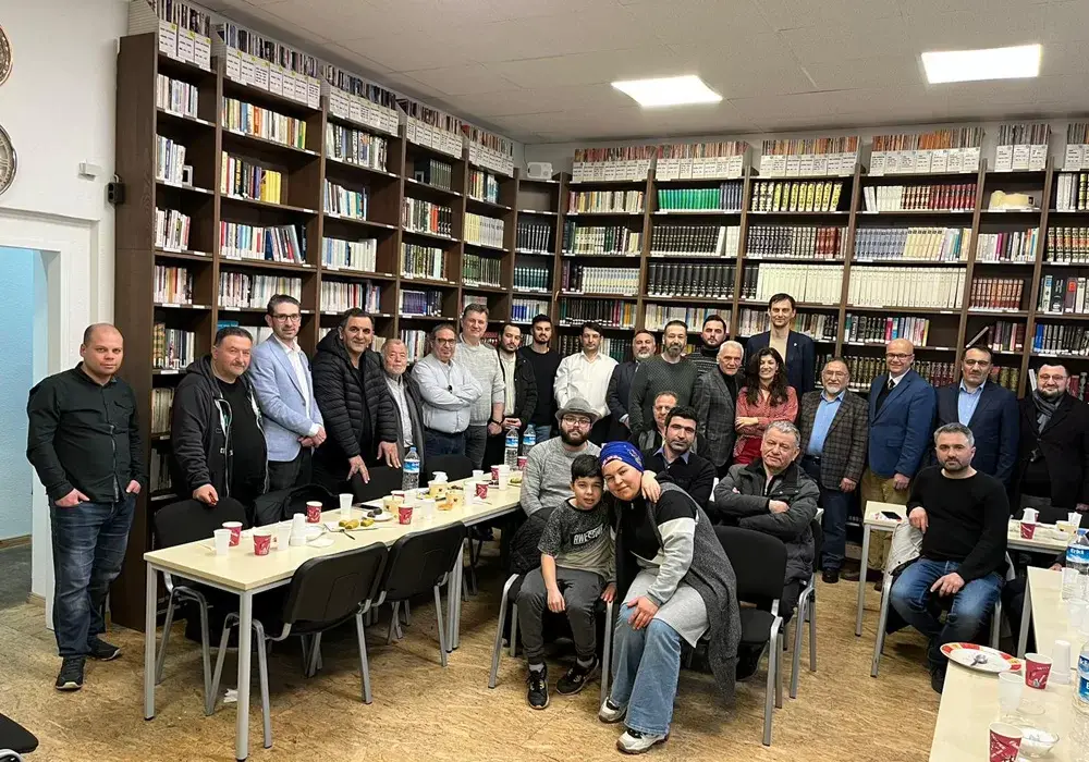 Neukölln Belediye Başkanı ile Türk Eğitim Derneği'nde İftar