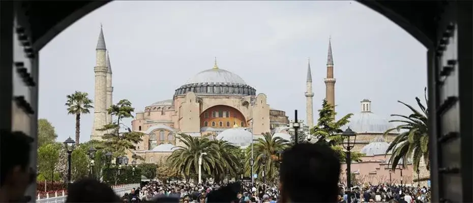 İstanbul'a şubatta gelen turist sayısı 2022'nin aynı ayına göre yüzde 13 arttı