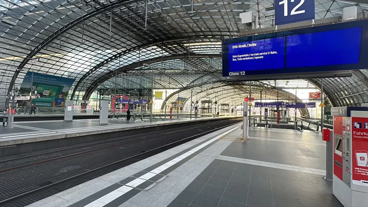 Almanya'da tren istasyonları boş kaldı