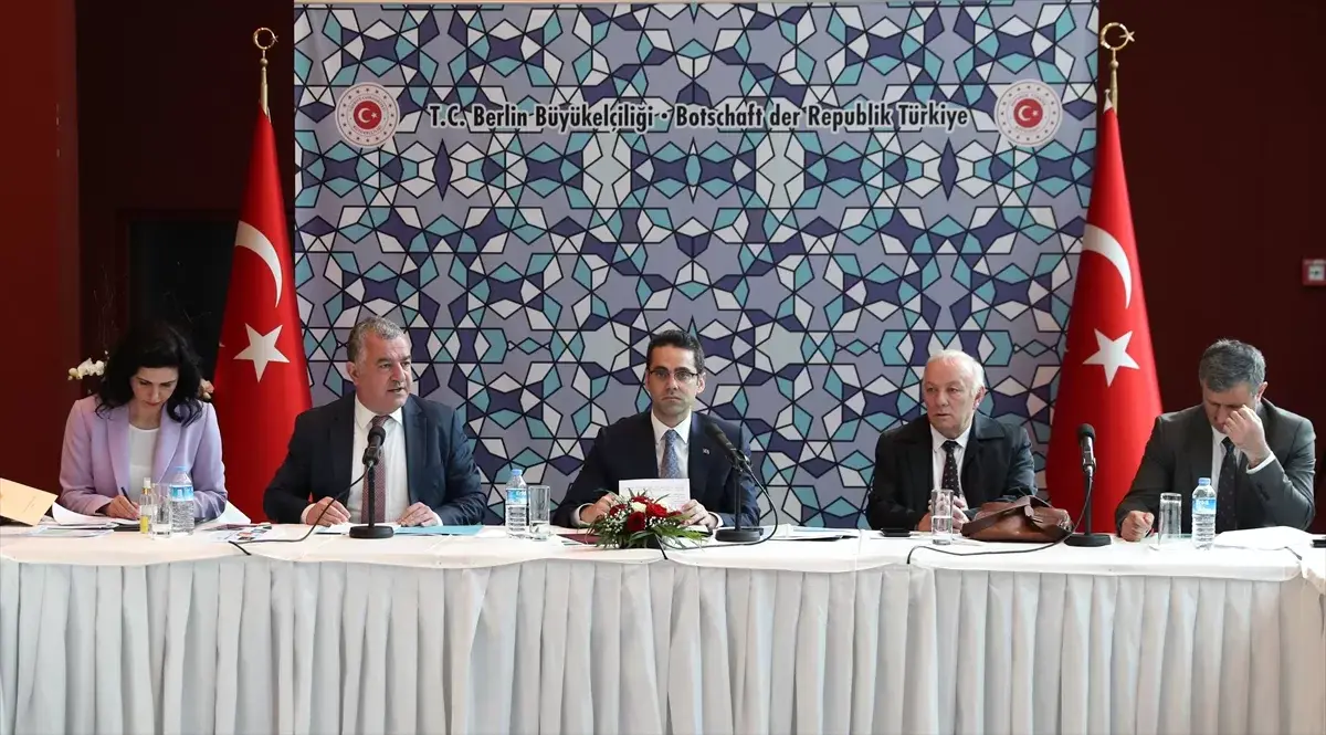 Serim: Almanya’da bir milyon 500 bin seçmen var