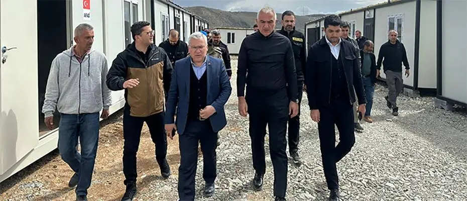 Bakan Ersoy, depremlerden etkilenen Malatya'da incelemelerini sürdürdü