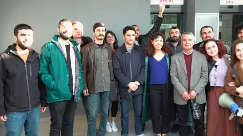 "Erdoğan Sayesinde" Çıkartmalarının Grafikeri Serbest