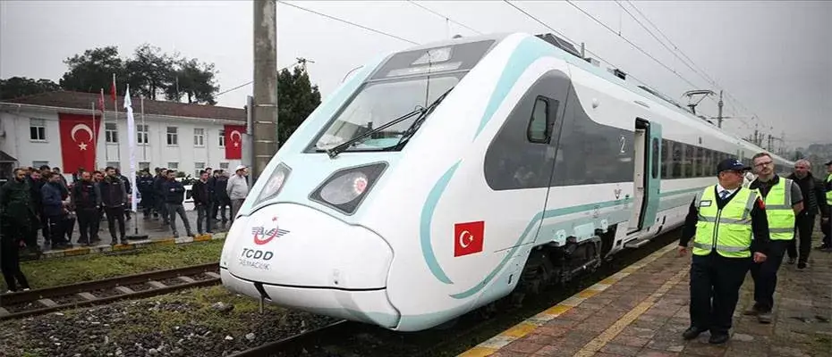 İlk Milli Elektrikli Tren Seti TCDD'ye teslim edildi