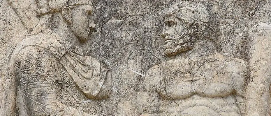 Nemrut Dağı'ndaki tokalaşma steli 6 Şubat'taki depremlerde ayakta kaldı