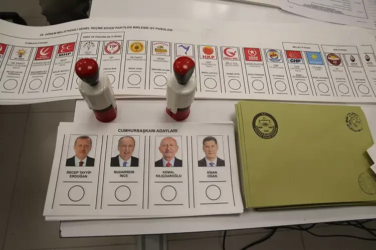 Yurt dışına kayıtlı seçmenler oy vermeye başladı