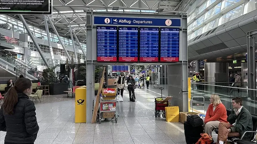 "Havalimanı grevi" 100 binden fazla yolcuyu etkiliyor