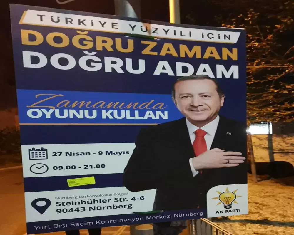 Erdoğan’ın afişlerine Almanlar ve Erdoğan karşıtlarından tepki