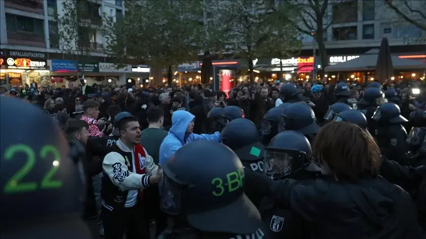Berlin'de polis ile eylemciler arasında arbede