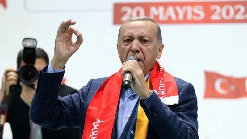 “Erdoğan siyasi çöküş öngörülerine meydan okuyor’’