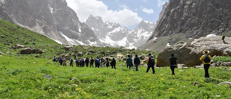 Doğaseverler Cilo buzullarına çıktı, Cennet Cehennem Vadisi'nde yürüdü