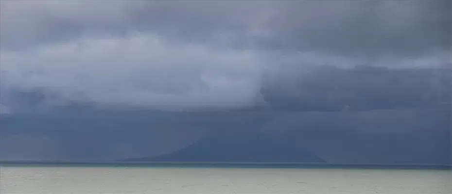 Endonezya'da Anak Krakatau Yanardağı faaliyete geçti