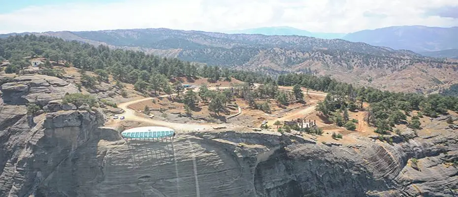 Kahramanmaraş'taki Ali Kayası'nda yapılan cam terasta sona yaklaşıldı