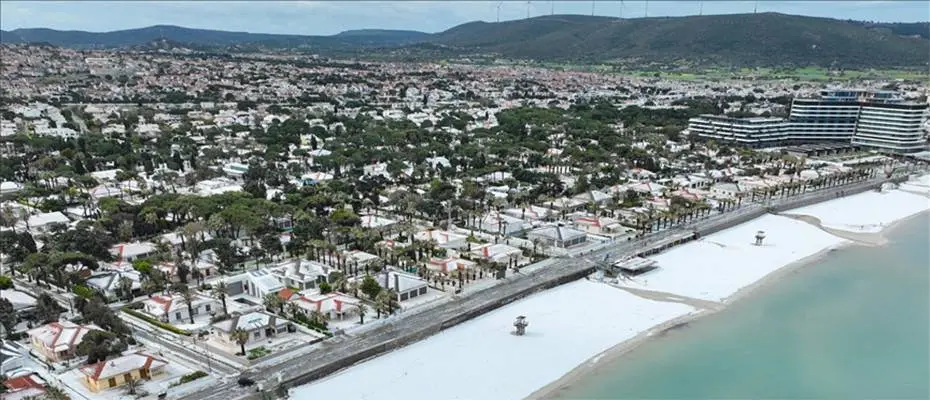 Gençlerin Çeşme'de tatil hayali ücretsiz yurtla gerçeğe dönüşüyor