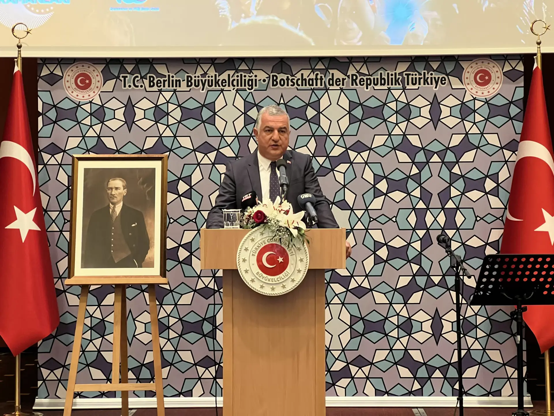 Berlin`de 15 Temmuz şehitleri törenlerle anıldı