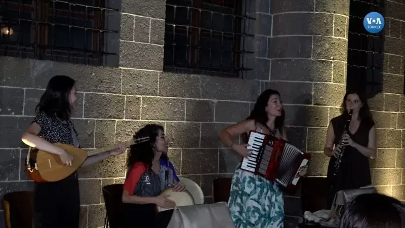 Kadınların notalarından Anadolu ezgileri