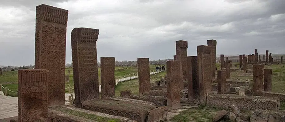 Malazgirt Savaşı alanının tespiti için yapılan kazıda 15 mezar açıldı