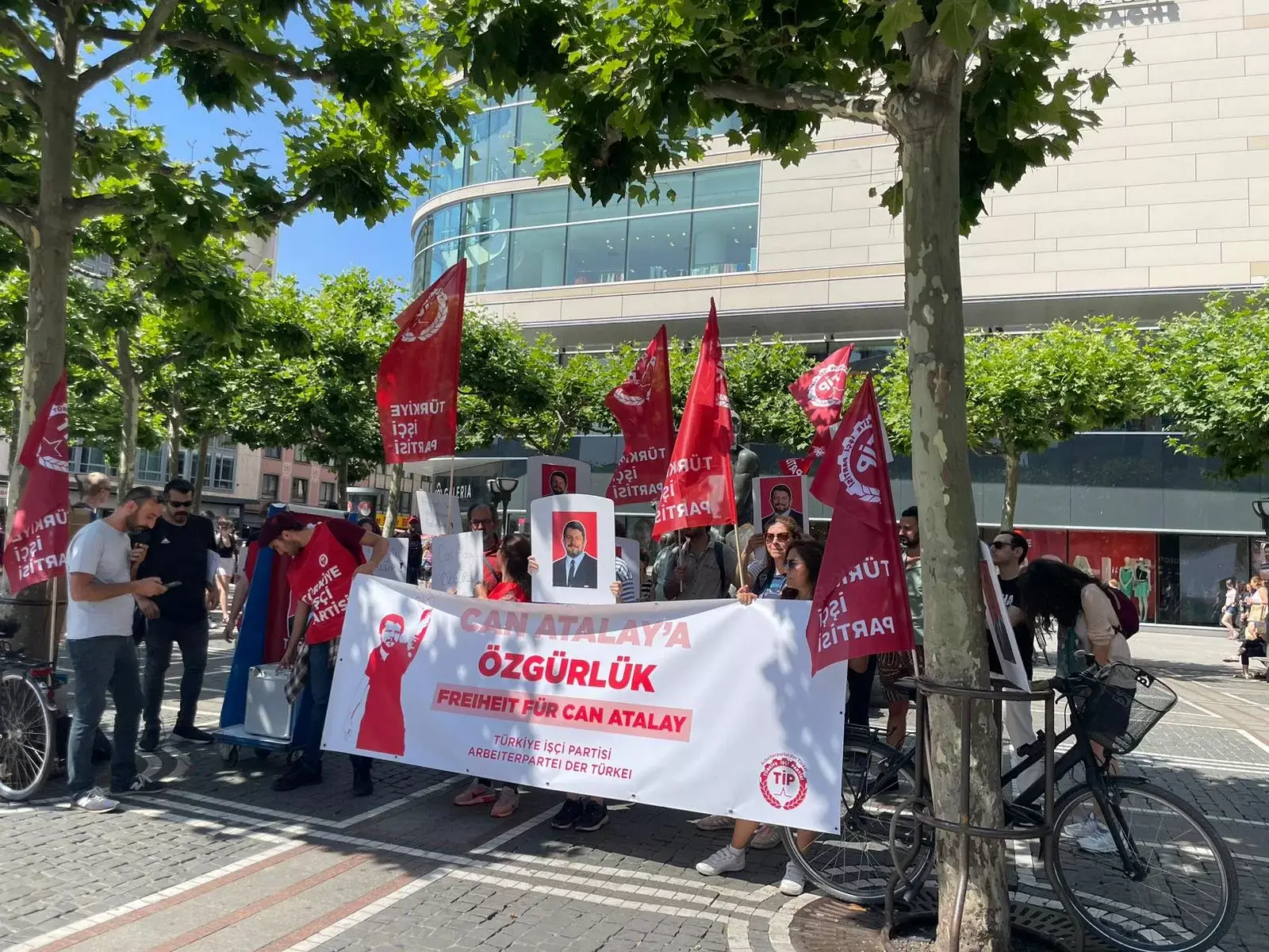 TİP Milletvekili Atalay için Almanya’da eylem