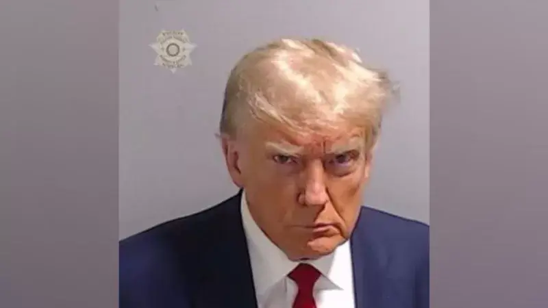 Trump'ın Atlanta'daki Fulton İlçe Hapishanesi'nde sabıka fotoğrafı çekildi