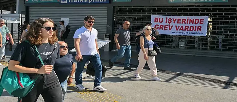 İzmir'de metro ve tramvay işçilerinin grevi sürüyor