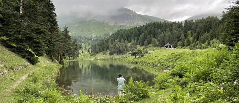 Karavanıyla il il gezip çektiği tanıtım filmleriyle geçimini sağlıyor