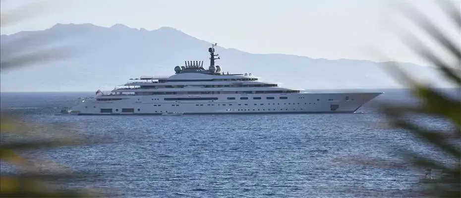 Lüks mega yat Blue Bodrum'da demirledi