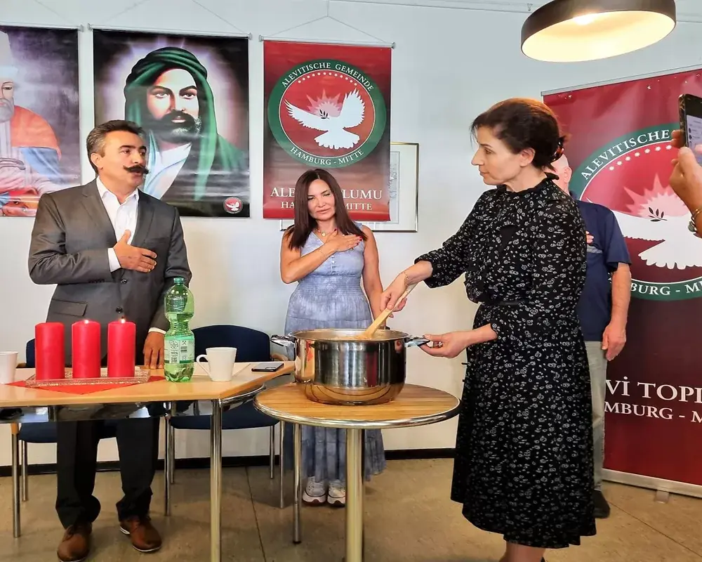 "Aşure Berekettir, Kardeşliktir, Hoşgörüdür, Paylaşmaktır."